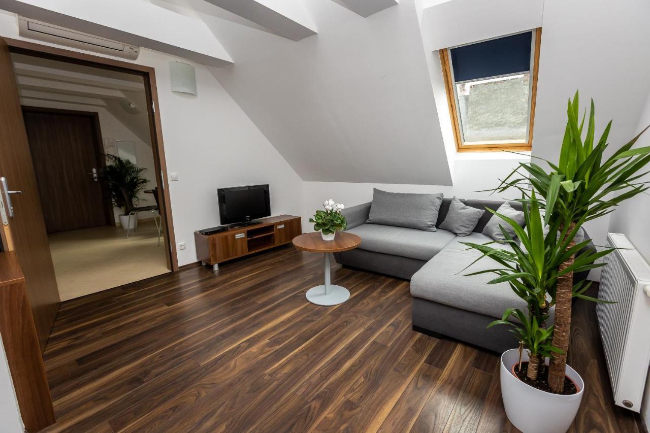 Vinosseum Bor- és Apartmanház Sopron Exterior foto